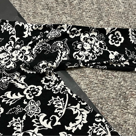 JM Collection woman's Petite Top size PL - Picture 2 of 6